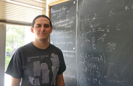 Giancarlo UrzÃºa, AcadÃ©mico de la Facultad de  MatemÃ¡ticas UC, publica en el Annals of Mathematics.